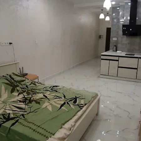 Studio Apartment *